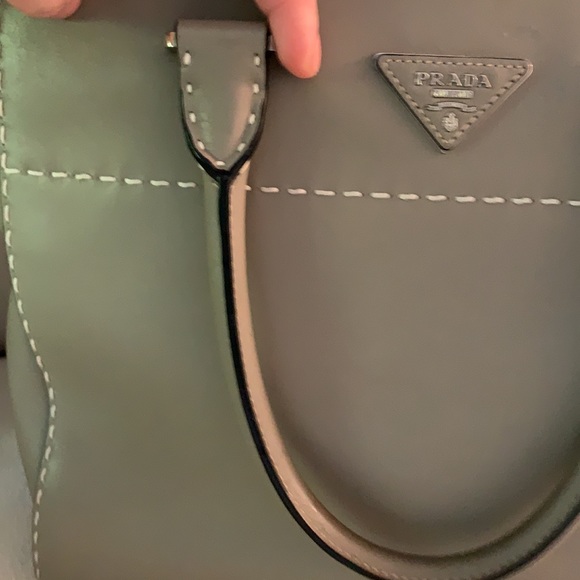 SOLDā¼ļøAuthentic Prada Handbag with shoulder strap - Picture 10 of 15